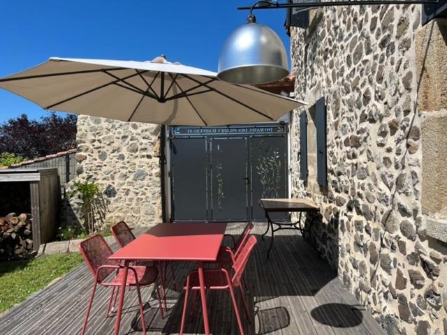 Domaine Des Pierres D Auvergne Flat Exterior foto